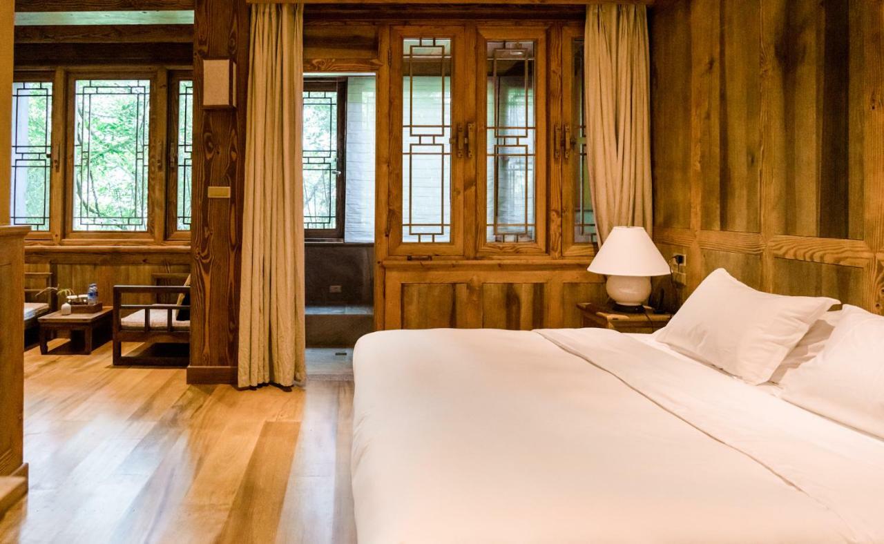 Songtsam Tacheng Lodge Deqen Bagian luar foto